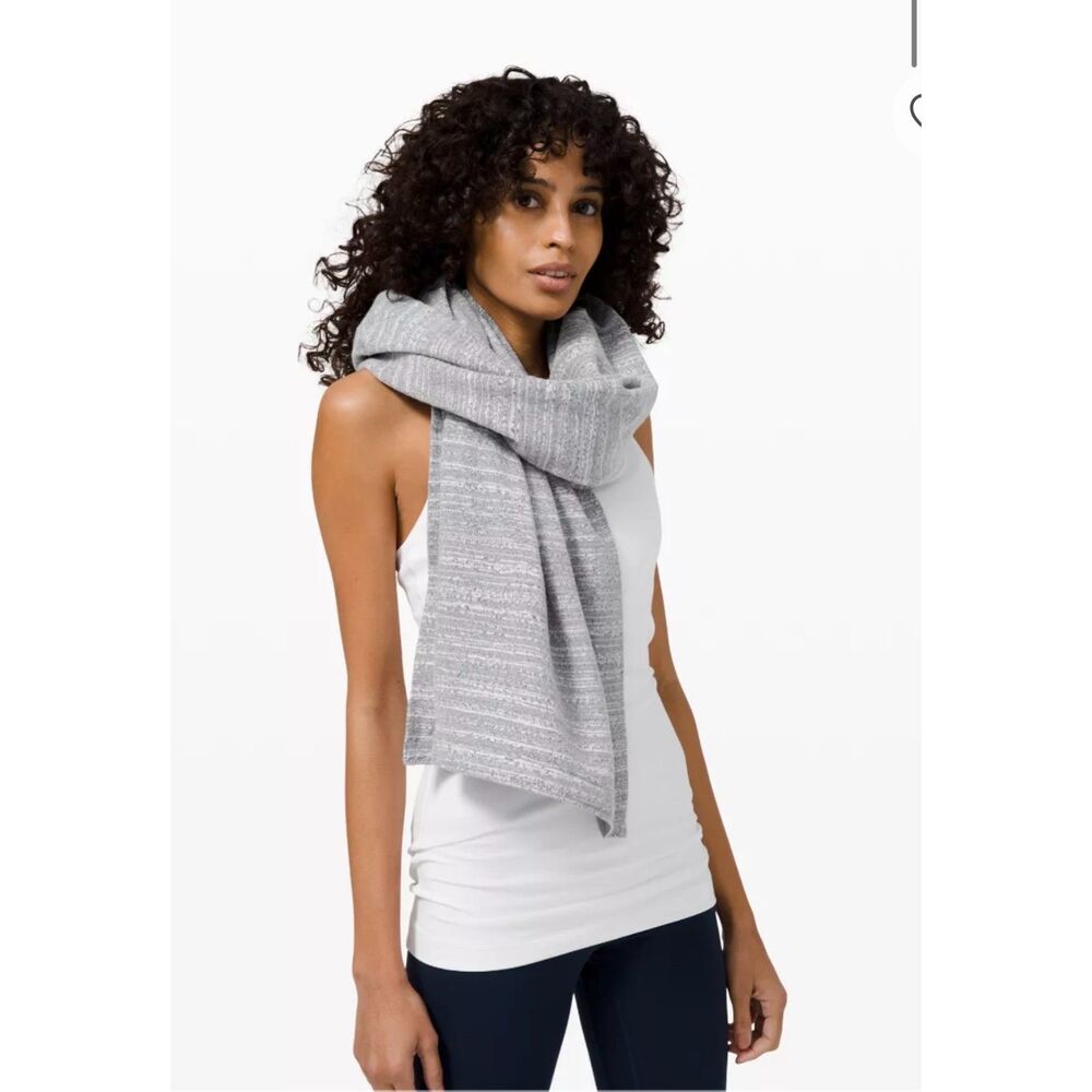 Lululemon Vinyasa Scarf White & Gray